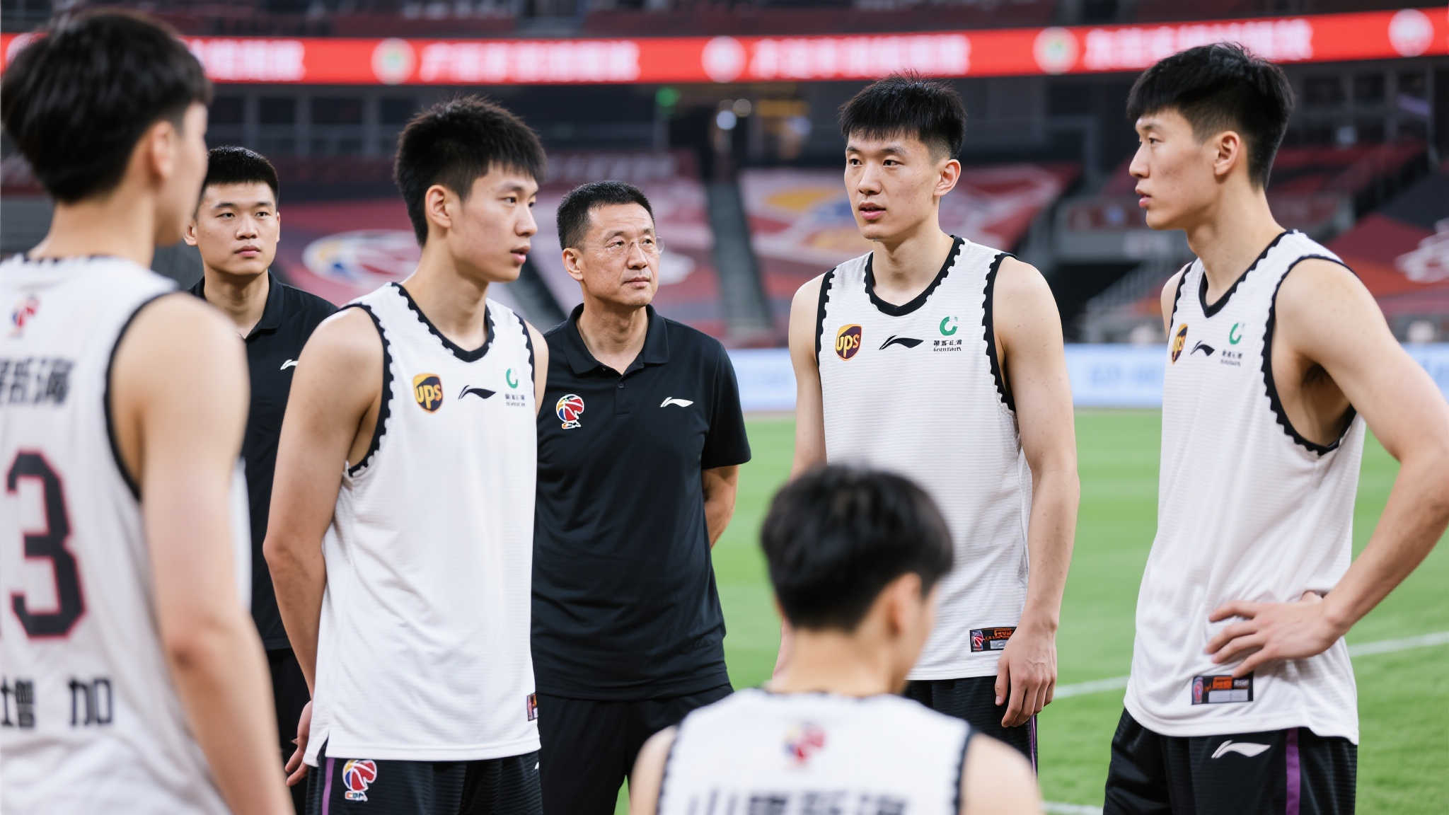 让他们在比